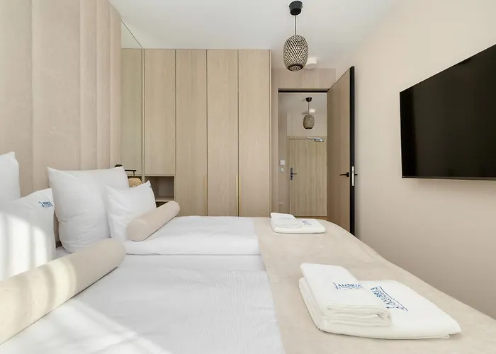 Greeneri Park - Ambria Apartment